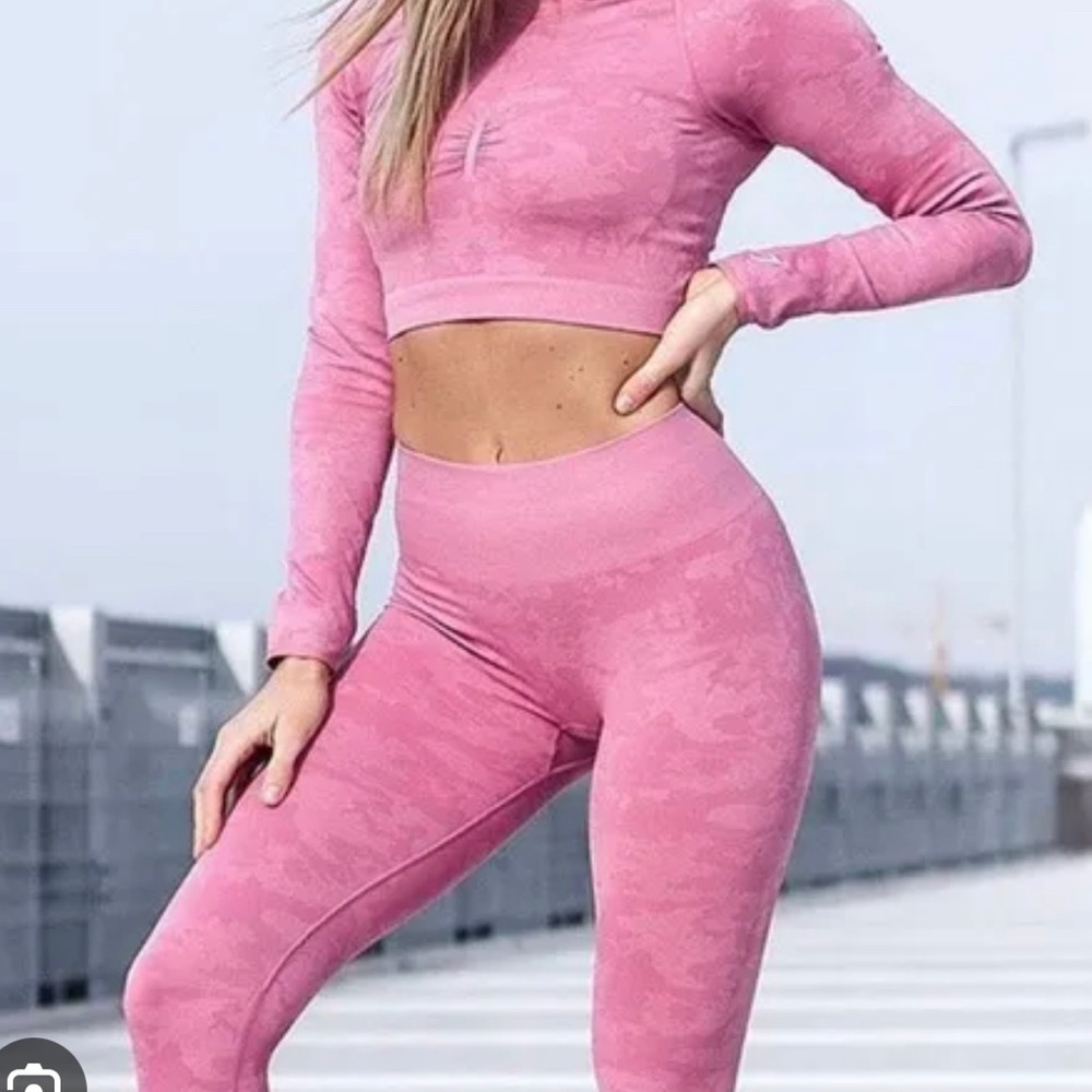 Gymshark Cropped pink camo long sleeve tshirt